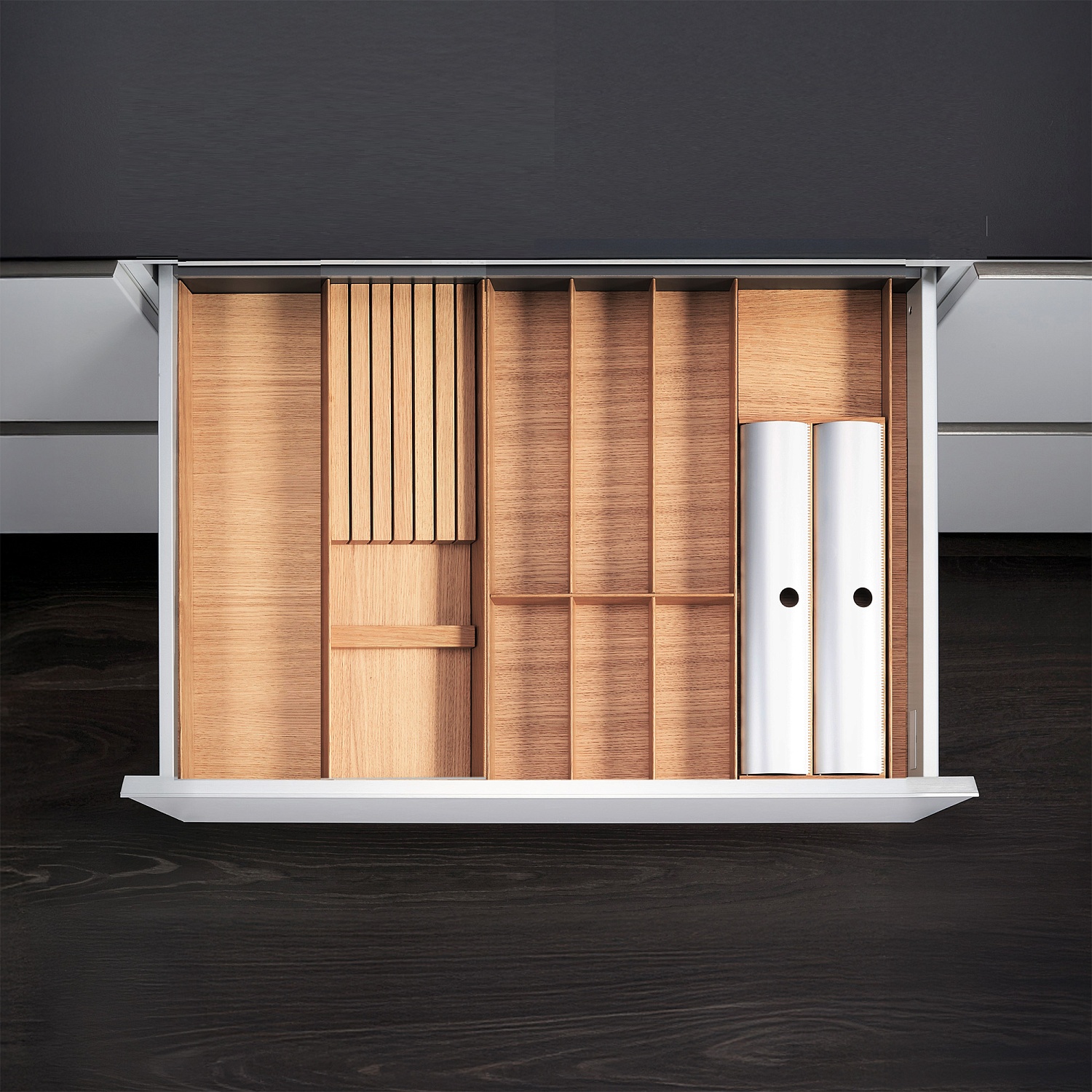 КОМПЛЕКТ лоток + держатели для фольги и для ножей, ФайнЛайн Линик 800-900 мм, глубина 500 мм, цвет ДУБ натуральный Kessebohmer